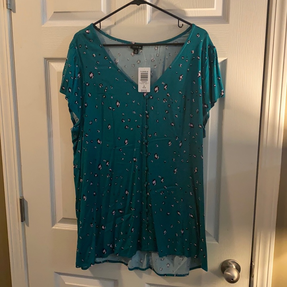 Torrid cheetah print faux button blouse NWT